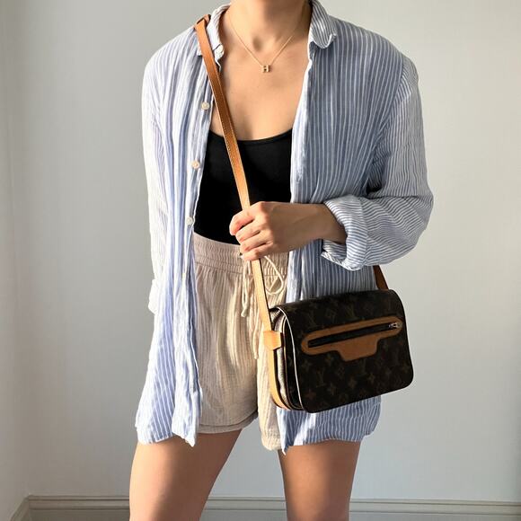 Authentic Louis Vuitton Saint Germain 24 Monogram Crossbody Bag 882 - Picture 2 of 12